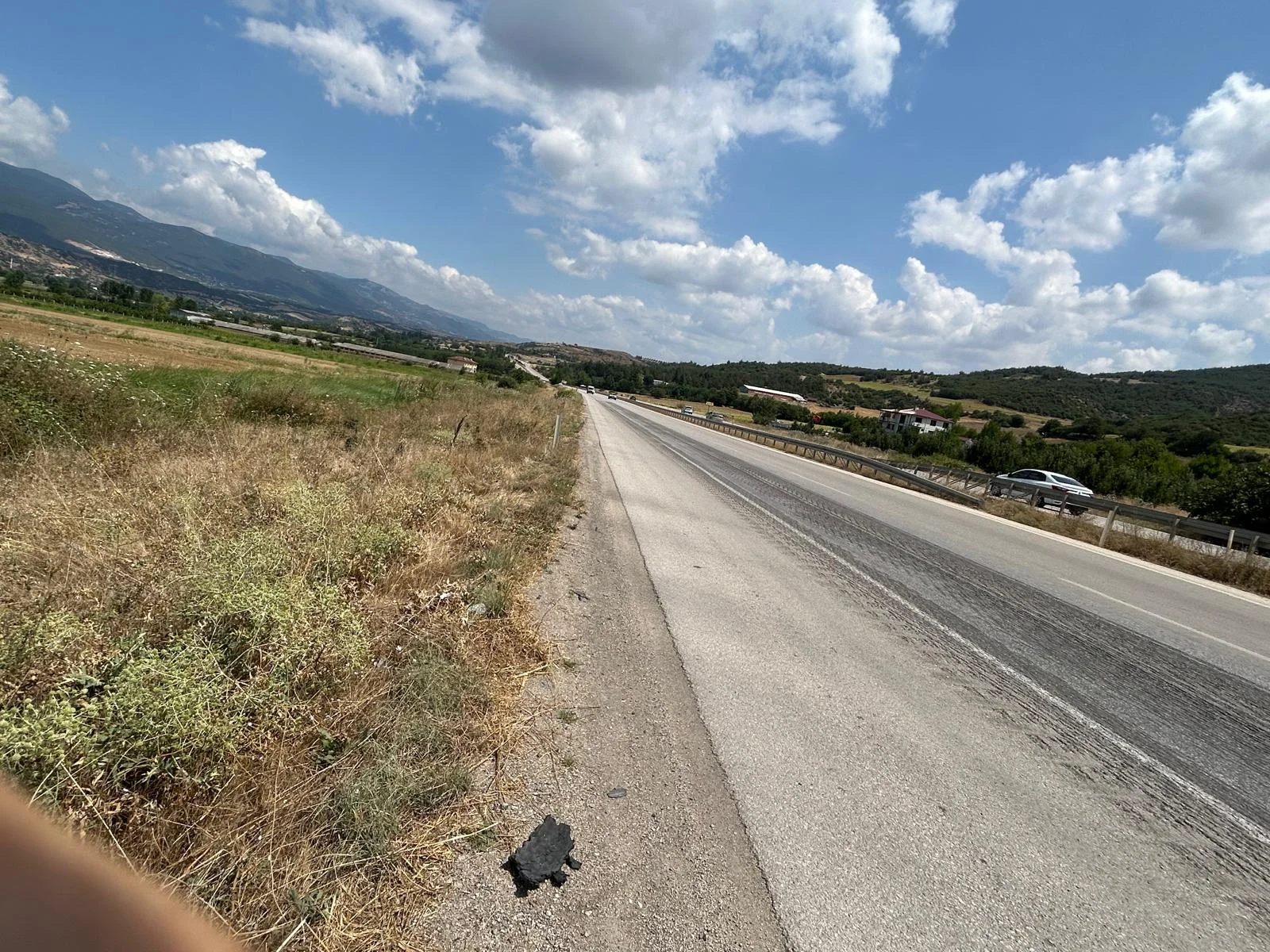 Erbaa tepe kışla D100 karayolu üzerinde 7317 m2 satılık tarla - Resim 3