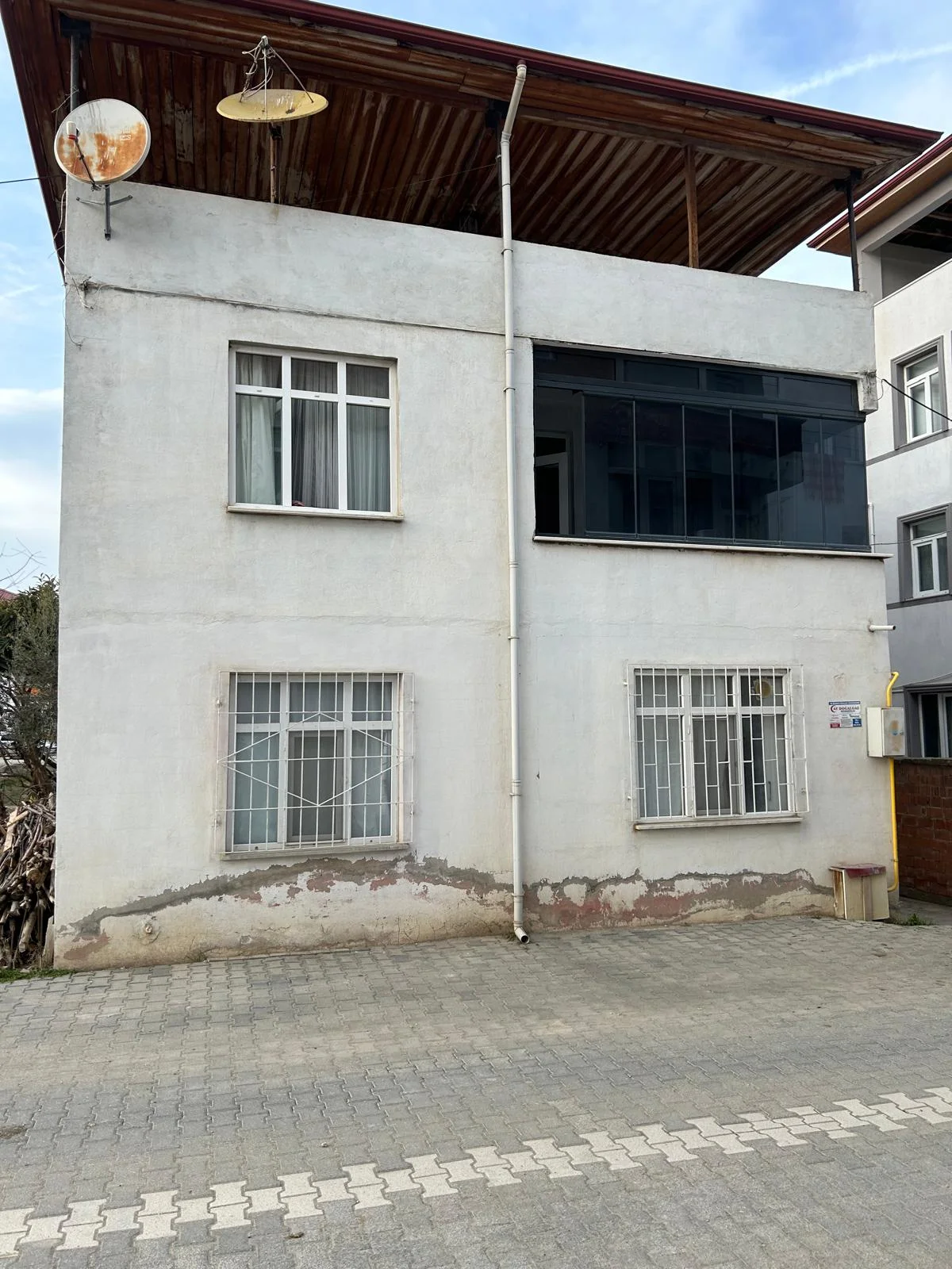 Erbaa Yıldırım Beyazıt  mahallesinde iki buçuk katlı bina ve iki arsası 718 m2 arsa - Resim 15